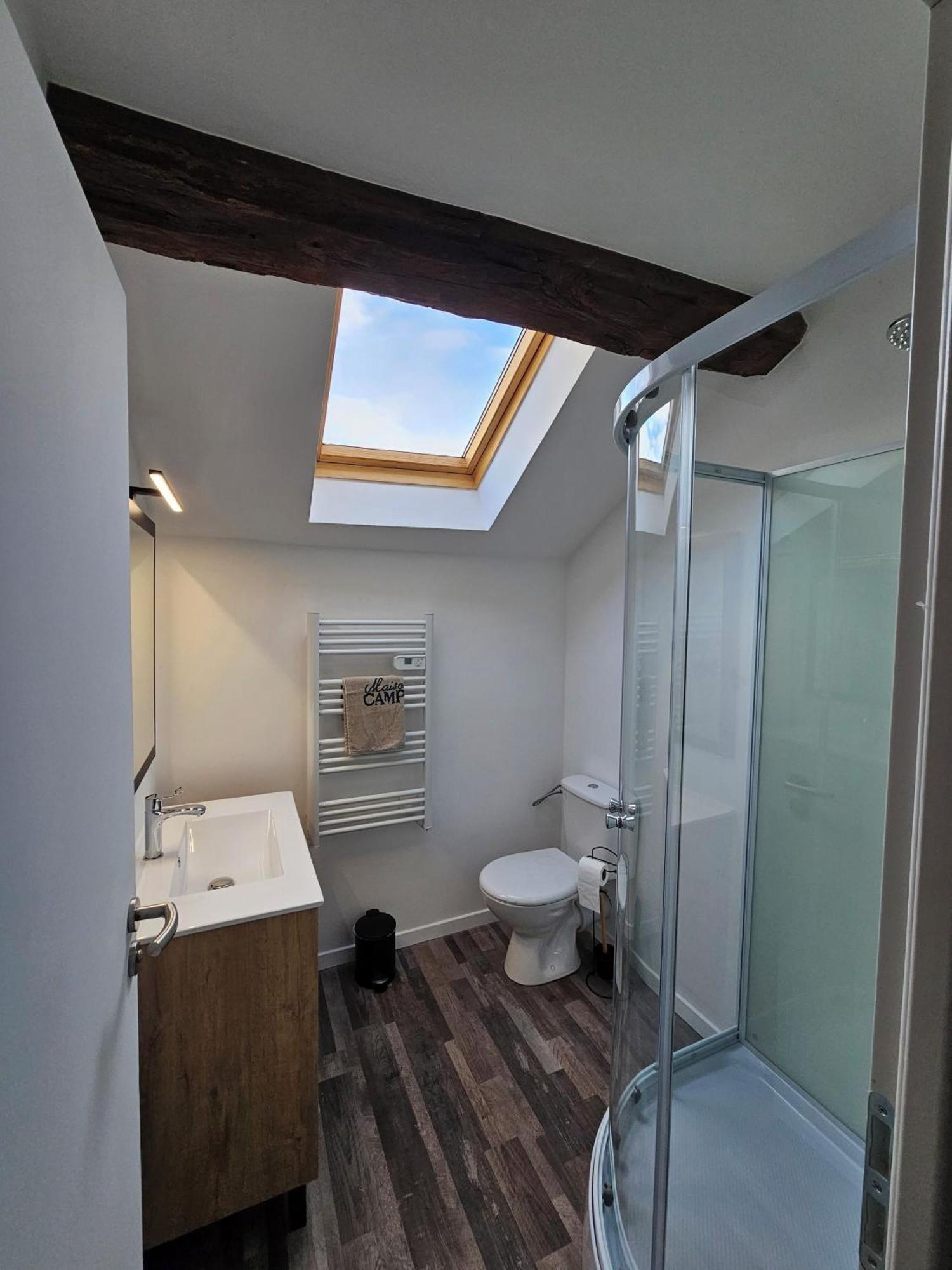 Joli Appartement Mansarde Decize Bagian luar foto